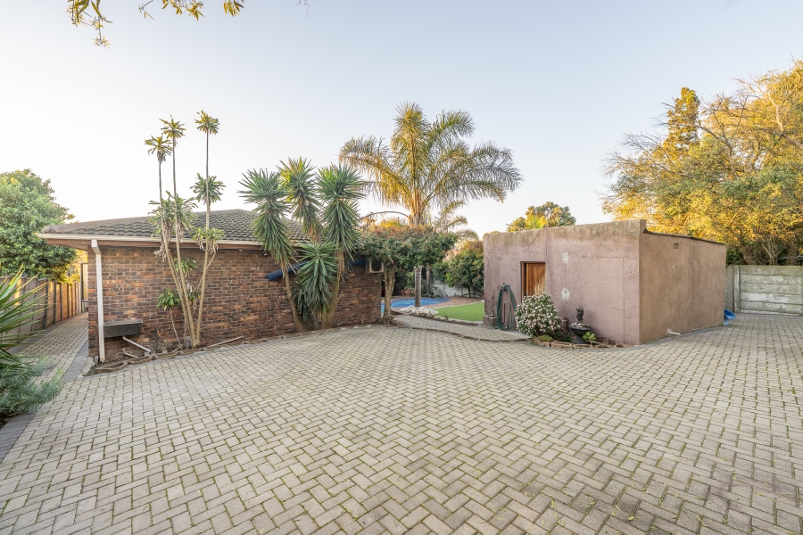 5 Bedroom Property for Sale in Protea Heights Western Cape